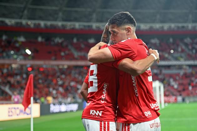RECORD DATE NOT STATED 7th October 2026; Beira-Rio Stadium, Porto Alegre, Brazil; Brazilian Serie A Football, Internacional versus Corinthians; Vitinho of Internacional celebrates his goal with Rodrigo Villagra in the 11th minute to go up 1-0 MaxxPeixoto DiaEsportivo