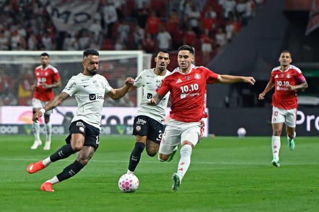 RECORD DATE NOT STATED 7th October 2026; Beira-Rio Stadium, Porto Alegre, Brazil; Brazilian Serie A Football, Internacional versus Corinthians; Rodrigo Villagra of Internacional battles for possession ball with Raniele and Matheuzinho of Corinthians MaxxPeixoto DiaEsportivo