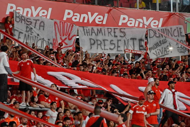 RECORD DATE NOT STATED 7th October 2026; Beira-Rio Stadium, Porto Alegre, Brazil; Brazilian Serie A Football, Internacional versus Corinthians; Fans of Internacional display a banner in protest against the femicide of Thamires de Ara& xfa;jo Rodrigues, 24 years old, who was murdered in the southern zone of Porto Alegre on the morning of October 5, 2026 MaxxPeixoto DiaEsportivo