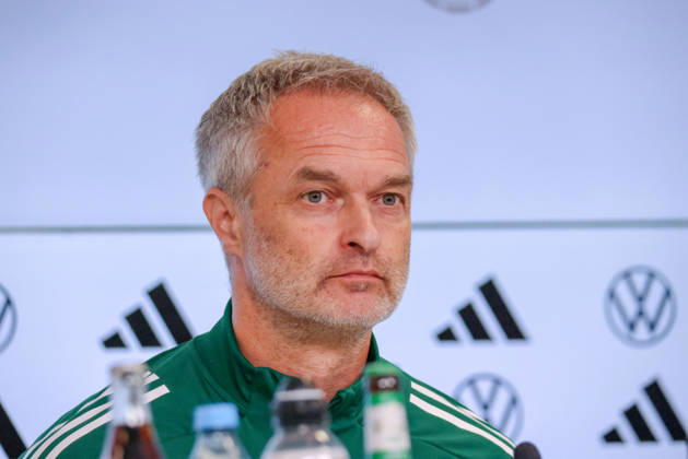 Karlsruhe, Germany, October 8, 2026 German Women s National Soccer Team Post-Match Press Conference: Friendly Match Germany vs. Australia Pictured: National Team Coach Christian Wück (Wueck) of Germany at the post-match press conference in Karlsruhe Copyright: HMBxMedia MadeleinexFantini