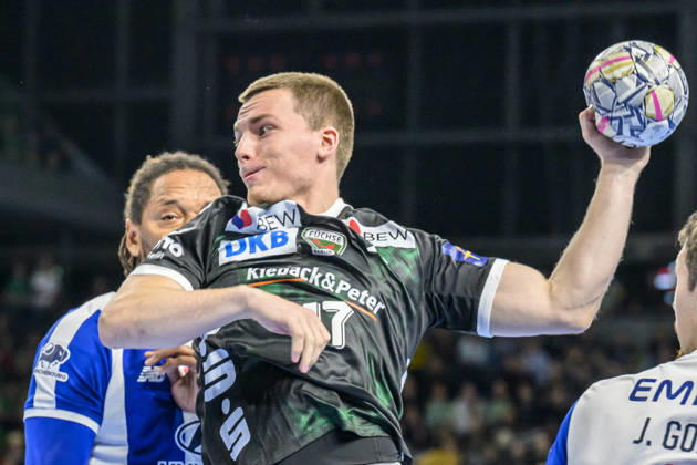 Pictured, from left: Nils Lichtlein of Füchse Berlin, 17, on the attack, GER, Berlin, handball, Füchse Berlin vs. FC Porto, EHF Champions League, Matchday 3 of Group A, at the Max Schmeling Halle, Am Falkplatz 1, October 8, 2026, Copyright: HMBxMedia UwexKoch