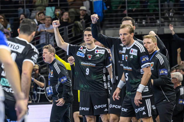 In the photo, from left: goal, score, celebration, goal celebration, joy, excitement, celebrating, on the Füchse bench, GER, Berlin, handball, Füchse Berlin vs. FC Porto, EHF Champions League, Matchday 3 of Group A, at the Max Schmeling Halle, Am Falkplatz 1, October 8, 2026, Copyright: HMBxMedia UwexKoch