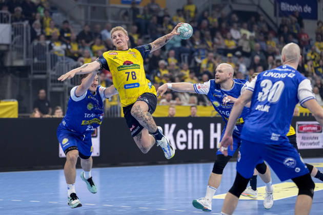 From left: Felix Aellen (ThSV), 22; Edwin Aspenbäck (RNL), 78; Peter Walz (ThSV), 14; Dominik Solak (ThSV), 30; during a jump shot, shot, goal attempt, action, game play, October 8, 2026, Mannheim, Germany, handball, Bundesliga, Rhein-Neckar Löwen vs. ThSV Eisenach xozx