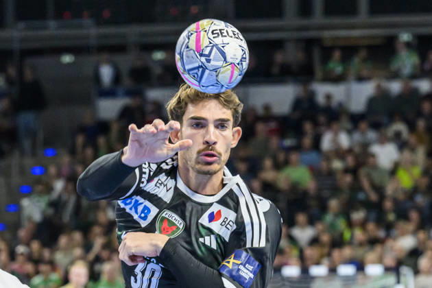 Pictured, from left: Aymeric Zaepfel, Füchse Berlin, 30, GER, Berlin, handball, Füchse Berlin vs. FC Porto, EHF Champions League, Matchday 3 of Group A, at the Max Schmeling Halle, Am Falkplatz 1, October 8, 2026, Copyright: HMBxMedia UwexKoch