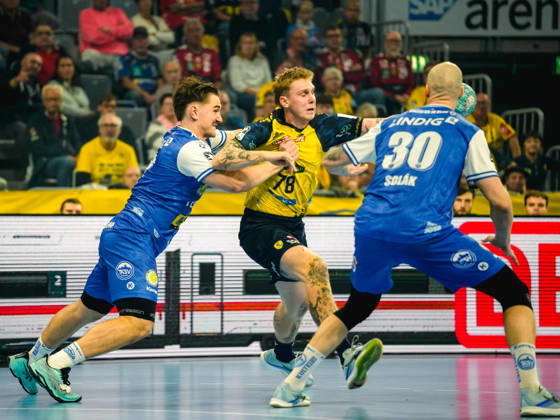 October 8, 2026, xwppx, Opel HBL Handball, Rhein-Neckar Löwen vs. ThSV Eisenach; from left: Felix Aellen (ThSV Eisenach), Edwin Aspenbäck (Rhein-Neckar Löwen)