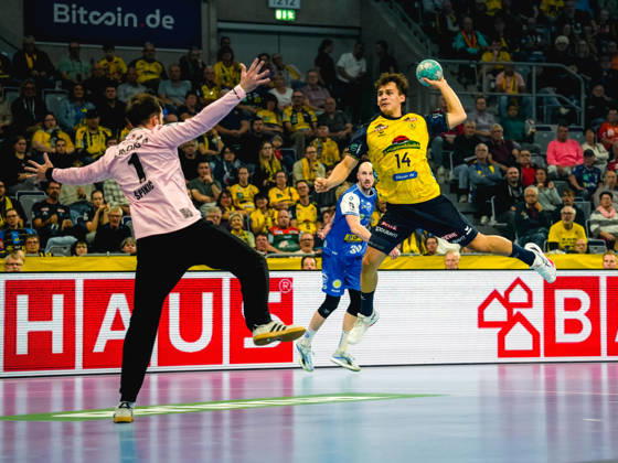 October 8, 2026, xwppx, Opel HBL Handball, Rhein-Neckar Löwen vs. ThSV Eisenach; from left: Matija Spikic (ThSV Eisenach), Gino Steenaerts (Rhein-Neckar Löwen)