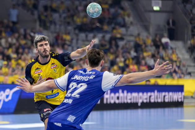 From left: Jacob Arenth, Lassen RNL, 9, Felix Aellen ThSV, 22, tackle, game play, duel, tackle, tackling, dynamic, action, 08 10 2026, Mannheim, Germany, handball, Bundesliga, Rhein-Neckar Löwen vs. ThSV Eisenach xozx