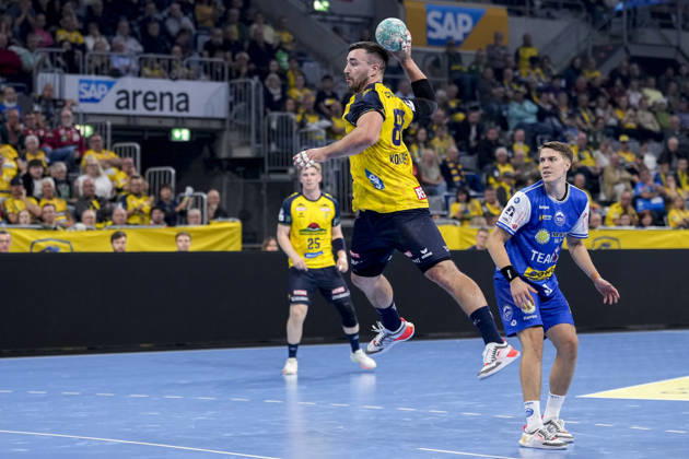 From left: Jannik Kohlbacher (RNL), 80, Oskar Joelsson (ThSV), 3, during a jump shot, throw, goal attempt, action, game play, October 8, 2026, Mannheim, Germany, handball, Bundesliga, Rhein-Neckar Löwen vs. ThSV Eisenach xozx