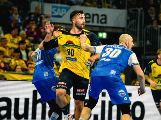 October 8, 2026, xwppx, Opel HBL Handball, Rhein-Neckar Löwen vs. ThSV Eisenach; from left: Vukaöin Antonijevic (ThSV Eisenach), Jannik Kohlbacher (Rhein-Neckar Löwen), Dominik Solak (ThSV Eisenach)