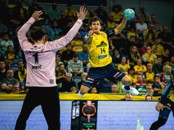 October 8, 2026, xwppx, Opel HBL Handball, Rhein-Neckar Löwen vs. ThSV Eisenach; from left: Matija Spikic (ThSV Eisenach), Gino Steenaerts (Rhein-Neckar Löwen)