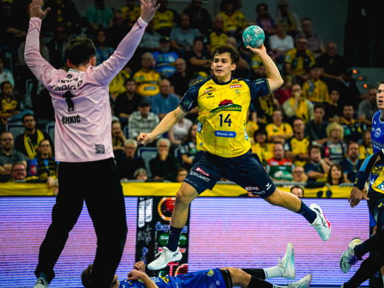 October 8, 2026, xwppx, Opel HBL Handball, Rhein-Neckar Löwen vs. ThSV Eisenach; from left: Matija Spikic (ThSV Eisenach), Gino Steenaerts (Rhein-Neckar Löwen)