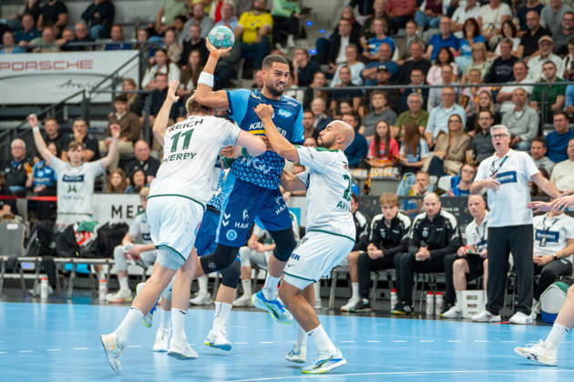 Handball I Men I 2026–2027 Season I Bundesliga I Matchday 8 I TVB Stuttgart vs. HSG Wetzlar I October 8, 2026 Philipp Ahouansou 5, TVB Stuttgart’s shot defended by Petter Overby Överby 11, HSG Wetzlar and David Cyrill Akakpo 20, HSG Wetzlar Stuttgart Porsche Arena Baden-Württemberg Germany Copyright: xLobeca MaxxPetershansx