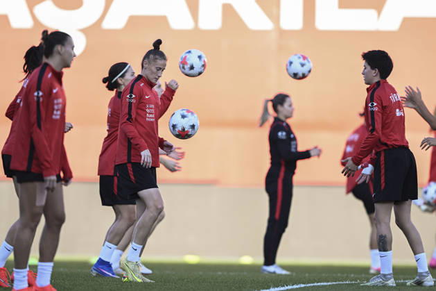 Turkiye Women s National Football Team complete preparations for Slovenia match ISTANBUL, TURKIYE - OCTOBER 08 : Players of the Turkish Women s National Football Team attend a training session ahead of the 2027 FIFA Women s World Cup European Qualifiers play-off first leg match against Slovenia, at Pendik Stadium in Istanbul, Turkiye on October 08, 2026. Fatma Nur Arslan Anadolu Istanbul Turkey. Editorial use only. Please get in touch for any other usage. Copyright: x2026xAnadoluxFatmaxNurxArslanx