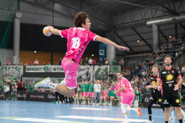 Handball, HBL2: SC DHfK Leipzig vs. TuS N Lübbecke, October 8, 2026. Staffan Peter, 18, of SC DHfK Leipzig leaps to take a shot. Handball, 2nd Bundesliga, 2026–2027 season, Matchday 7: SC DHfK Leipzig vs. TuS N Lübbecke on October 8, 2026, at the Quarterback Immobilien Arena Leipzig Copyright: xBEAUTIFULxSPORTS JanxKaeferx