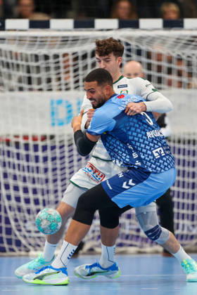 Philipp Ahouansou (TVB Stuttgart), No. 5, goes head-to-head with Marti Soler (HSG Wetzlar), No. 23, GER, TVB Stuttgart vs. HSG Wetzlar, Handball, Opel Handball Bundesliga, Matchday 8, 2026–2027 season, October 8, 2026, GER, TVB Stuttgart vs. HSG Wetzlar, Handball, Opel Handball Bundesliga, Matchday 8, 2026–2027 season, October 8, 2026, Stuttgart Copyright: xEibner-Pressefoto SoerenxHerwegx EP_SHG