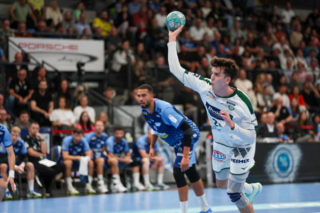 Marti Soler, HSG Wetzlar, 23, taking a shot (GER), TVB Stuttgart vs. HSG Wetzlar, Handball, Opel Handball Bundesliga, Matchday 8, 2026–2027 season, October 8, 2026, GER, TVB Stuttgart vs. HSG Wetzlar, Handball, Opel Handball Bundesliga, Matchday 8, 2026–2027 season, October 8, 2026, Stuttgart Copyright: xEibner-Pressefoto SoerenxHerwegx EP_SHG