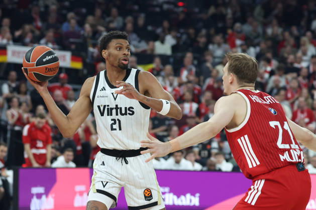 Derrick Alston Jr. of Virtus Bologna, 21, with the ball, alongside Justuz Hollatz of FC Bayern Basketball, 21, GER, FC Bayern Basketball vs. Virtus Bologna, Basketball, EuroLeague, Matchday 4, 2026–2027 Season, October 8, 2026, GER, FC Bayern Basketball vs. Virtus Bologna, Basketball, EuroLeague, Matchday 4, 2026–2027 season, October 8, 2026, Munich Copyright: xEibner-Pressefoto JennixMaulx EP_JML