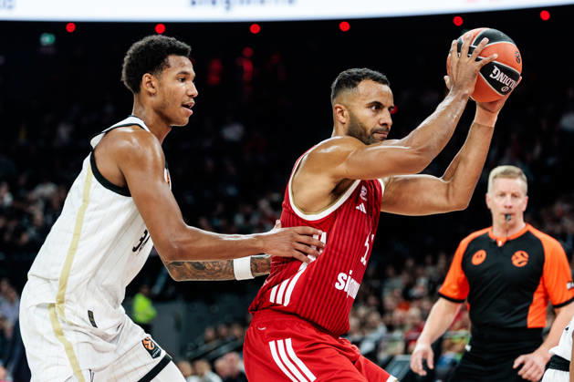 MUNICH, GERMANY - OCTOBER 08: Johannes JT Thiemann (FC Bayern Muenchen, 32) controls the ball against Bo Klintman (Virtus Bologna, 34) during the Turkish Airlines EuroLeague match between FC Bayern Muenchen vs. Virtus Bologna at SAP Garden on round 4 of Turkish Airlines EuroLeague on October 08, 2026 in Munich, Germany. Bavaria Germany Copyright: xSteffiexWunderlx