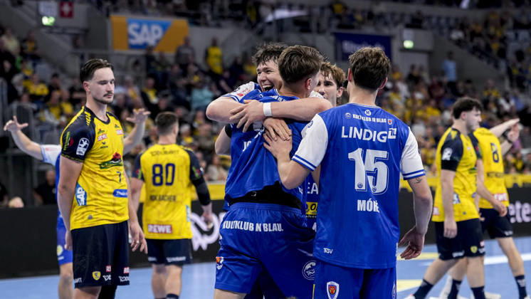 ThSV Eisenach players, cheering, celebrate, celebration, joy, happy, confident, optimistic, positive, game scene, October 8, 2026, Mannheim, Germany, handball, Bundesliga, Rhein-Neckar Löwen, ThSV Eisenach xozx