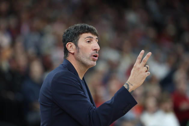 Alex Mumbru, head coach of Virtus Bologna, gesturing, GER, FC Bayern Basketball vs. Virtus Bologna, basketball, EuroLeague, Matchday 4, 2026–2027 season, October 8, 2026, GER, FC Bayern Basketball vs. Virtus Bologna, Basketball, EuroLeague, Matchday 4, 2026–2027 Season, October 8, 2026, Munich Copyright: xEibner-Pressefoto JennixMaulx EP_JML
