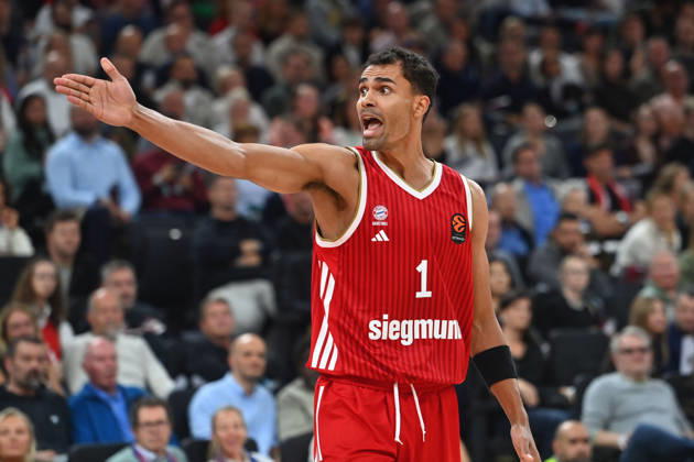 Oscar DA SILVA FCB, gestures, giving instructions, action, single frame, cropped single subject, half-length portrait, Basketball EuroLeague, 2026–2027 season, FC Bayern Munich vs. Virtus Bologna on October 8, 2026, S A P G A R D EN
