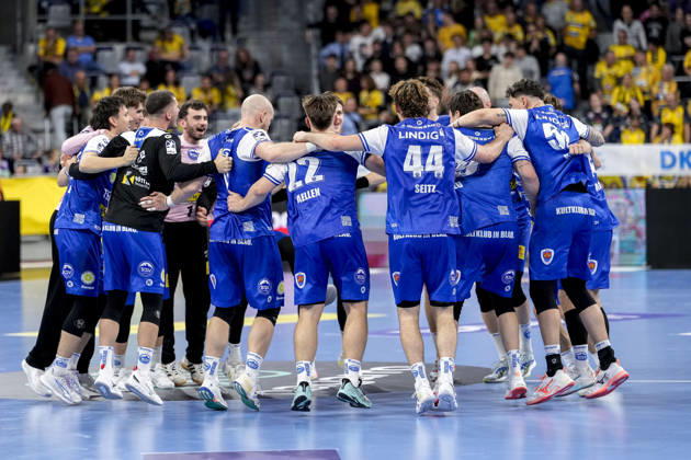 Players from ThSV Eisenach, celebrating after the final whistle, joy over the victory, winners, celebrating, cheering, happy, positive, delighted, optimistic, highlight, action, dancing in a circle, team huddle, October 8, 2026, Mannheim, Germany, handball, Bundesliga, Rhein-Neckar Löwen vs. ThSV Eisenach xozx