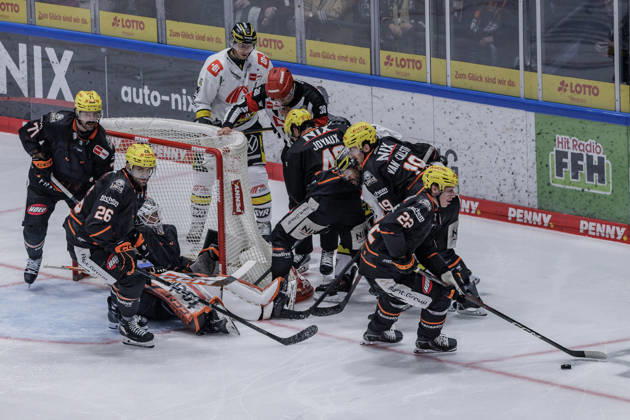 PEnny DEL Löwen Frankfurt vs. Krefeld Pinguine, October 8, 2026: Nico Pertuch (Löwen Frankfurt 1), Dominik Uher (Löwen Frankfurt 26), Michael Joyaux (Löwen Frankfurt 49), and Timo Kose (Löwen Frankfurt 22) with the puck; Löwen Frankfurt vs. Krefeld Pinguine, Frankfurt, NIX Ice Arena, October 8, 2026 Copyright: xBEAUTIFULxSPORTS Gawlikx
