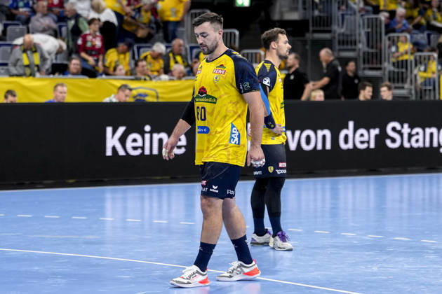 From left: Jannik Kohlbacher (RNL), 80, Dani Baijens (RNL), 77, Rhein-Neckar Löwen players, disappointed by the loss, disappointment after the final whistle, highlight, losers, lost, frustration, disappointed, pessimistic, October 8, 2026, Mannheim, Germany, handball, Bundesliga, Rhein-Neckar Löwen vs. ThSV Eisenach xozx