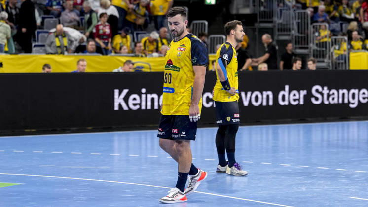 From left: Jannik Kohlbacher (RNL), 80, Dani Baijens (RNL), 77, Rhein-Neckar Löwen players, disappointed by the loss, disappointment after the final whistle, highlight, losers, lost, frustration, disappointed, pessimistic, October 8, 2026, Mannheim, Germany, handball, Bundesliga, Rhein-Neckar Löwen vs. ThSV Eisenach xozx