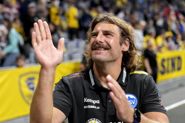 Sebastian Hinze, Coach, Head Coach, ThSV, single image, single photo, action, Celebrating after the final whistle, joy over the victory, winner, celebrating, cheerful, positive, happy, optimistic, highlight, action, 08 10 2026, Mannheim, Germany, handball, Bundesliga, Rhein-Neckar Löwen vs. ThSV Eisenach xozx