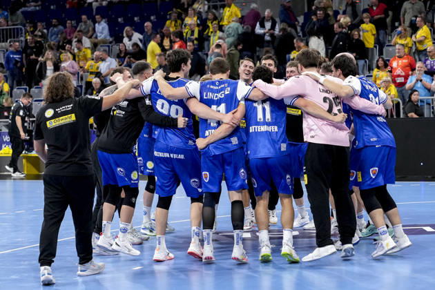 Players from ThSV Eisenach, celebrating after the final whistle, joy over the victory, winners, celebrating, cheering, happy, positive, delighted, optimistic, highlight, action, dancing in a circle, team circle, October 8, 2026, Mannheim, Germany, handball, Bundesliga, Rhein-Neckar Löwen vs. ThSV Eisenach xozx