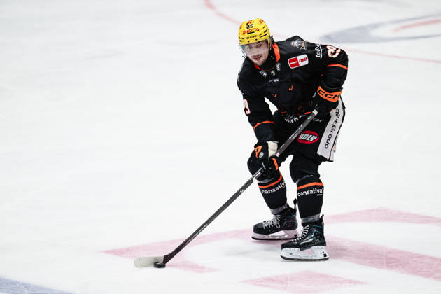 Anthony Romano Loewen Frankfurt, 29 GER, Loewen Frankfurt vs. Krefeld Pinguine, Ice Hockey, PENNY DEL, Matchday 7, 2026–2027 Season, October 8, 2026 GER, Loewen Frankfurt vs. Krefeld Pinguine, Ice Hockey, PENNY DEL, Matchday 7, 2026–2027 Season, October 8, 2026 Frankfurt am Main Copyright: xEibner-Pressefoto AttilaxZigax EP_AZA