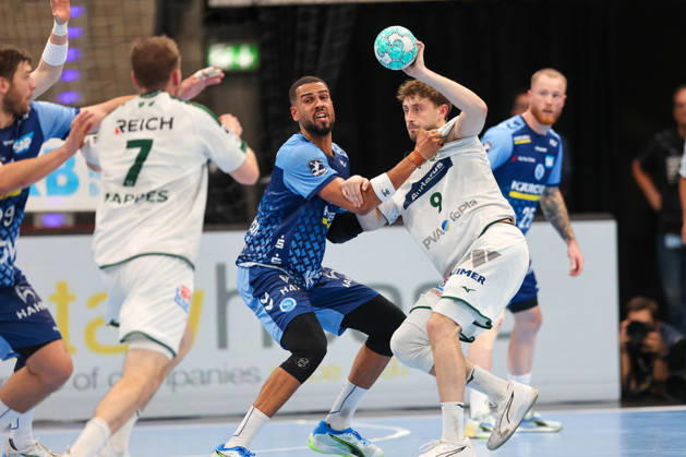 Philipp Ahouansou (TVB Stuttgart), No. 5, goes head-to-head with Niklas Theiss (HSG Wetzlar), No. 9 GER, TVB Stuttgart vs. HSG Wetzlar, Handball, Opel Handball Bundesliga, Matchday 8, 2026–2027 season, October 8, 2026, GER, TVB Stuttgart vs. HSG Wetzlar, Handball, Opel Handball Bundesliga, Matchday 8, 2026–2027 season, October 8, 2026, Stuttgart Copyright: xEibner-Pressefoto SoerenxHerwegx EP_SHG