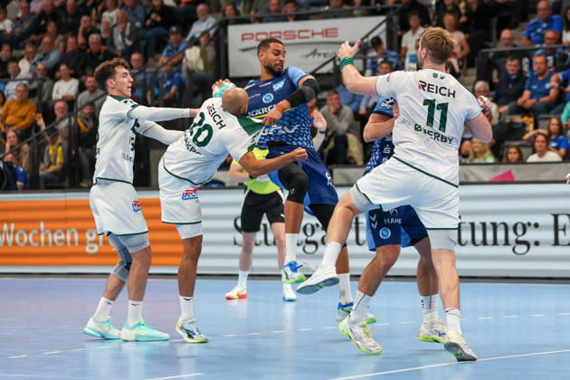Philipp Ahouansou, TVB Stuttgart, No. 5, is blocked from taking a shot. GER, TVB Stuttgart vs. HSG Wetzlar, Handball, Opel Handball Bundesliga, Matchday 8, 2026–2027 season, October 8, 2026 GER, TVB Stuttgart vs. HSG Wetzlar, Handball, Opel Handball Bundesliga, Matchday 8, 2026–2027 season, October 8, 2026 Stuttgart Copyright: xEibner-Pressefoto SoerenxHerwegx EP_SHG