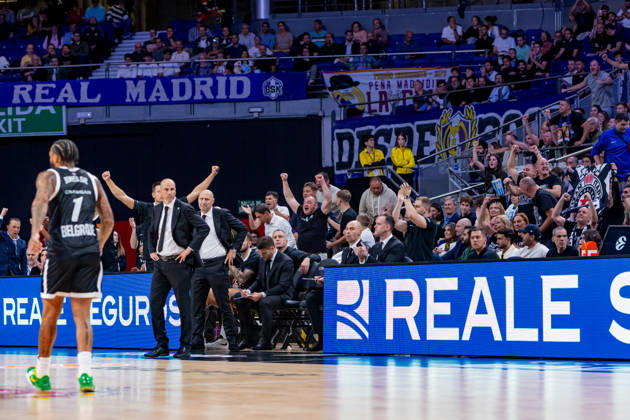 ESP Euroleague: Real Madrid vs. Partizan Belgrade—Fans celebrate during the Euroleague game between Real Madrid and Partizan Mozzart Bet Belgrade, played at Movistar Arena on October 8, 2026, in Madrid, Spain. Madrid, Spain. Basketball Copyright: xAlbaxPachecox xAgenciaxLOFx
