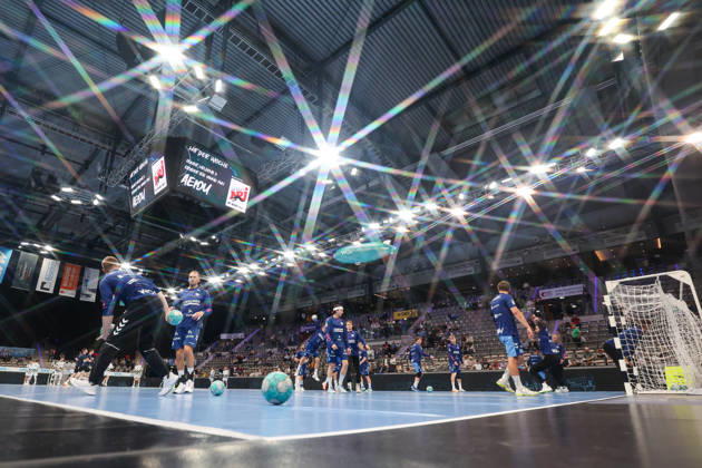The TVB Stuttgart team warming up GER, TVB Stuttgart vs. HSG Wetzlar, Handball, Opel Handball Bundesliga, Matchday 8, 2026–2027 season, October 8, 2026, GER, TVB Stuttgart vs. HSG Wetzlar, Handball, Opel Handball Bundesliga, Matchday 8, 2026–2027 season, October 8, 2026, Stuttgart Copyright: xEibner-Pressefoto SoerenxHerwegx EP_SHG