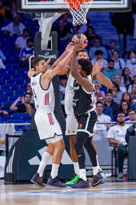 ESP Euroleague: Real Madrid vs. Partizan Belgrade. Ethan Thompson of Partizan and Jaime Pradilla of Real Madrid during the Euroleague game between Real Madrid and Partizan Mozzart Bet Belgrade, played at Movistar Arena Stadium on October 8, 2026, in Madrid, Spain. Madrid, Spain. Basketball Copyright: xAlbaxPachecox xAgenciaxLOFx
