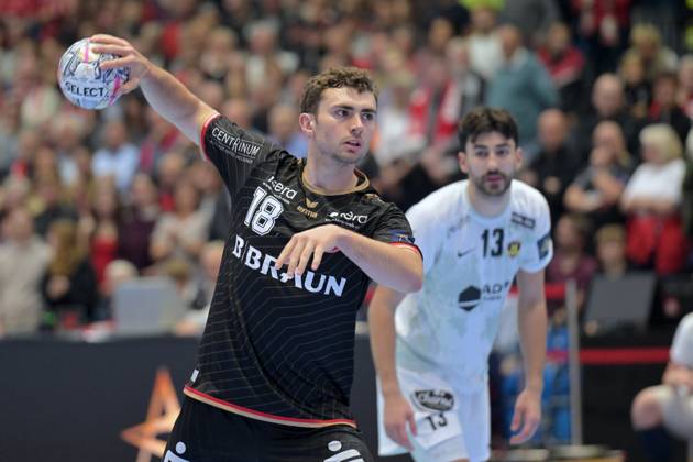Florian Drosten (MT Melsungen 18) taking a shot; Luka Peric (HBC Nantes 13 R), GER, MT Melsungen vs. HBC Nantes (FRA), Handball, Men s Champions League, Group Matches, 2026–2027 Season, October 8, 2026, GER, MT Melsungen vs. HBC Nantes, Handball, Men’s Champions League, Group Match, 2026–2027 Season, October 8, 2026, Kassel Copyright: xEibner-Pressefotox xRolandxSippelx EP_RSL