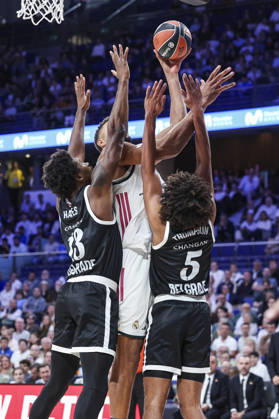 October 8, 2026, Madrid, Madrid, Spain: Kevarrius Hayes of Partizan Mozzart Bet Belgrade, Walter Samuel Tavares da Veiga of Real Madrid and Ethan Thompson of Partizan Mozzart Bet Belgrade in action during the Euroleague Basketball Regular Season Round 4 game between Real Madrid v Partizan Mozzart Bet Belgrade at Movistar Arena on October 08, 2026 in Madrid, Spain. Real Madrid V Partizan Mozzart Bet Belgrade - Euroleague 2025 2026  - ZUMAa181 20261008_zaa_a181_237 Copyright: xIrinaxR.xHipolitox