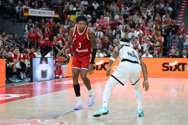 MarJon Beauchamp, FC Bayern Basketball, 03, with Trent Frazier, Virtus Bologna, 01, GER, FC Bayern Basketball vs. Virtus Bologna, Basketball, EuroLeague, Matchday 4, 2026–2027 Season, October 8, 2026, GER, FC Bayern Basketball vs. Virtus Bologna, Basketball, EuroLeague, Matchday 4, 2026–2027 Season, October 8, 2026, Munich Copyright: xEibner-Pressefoto JennixMaulx EP_JML