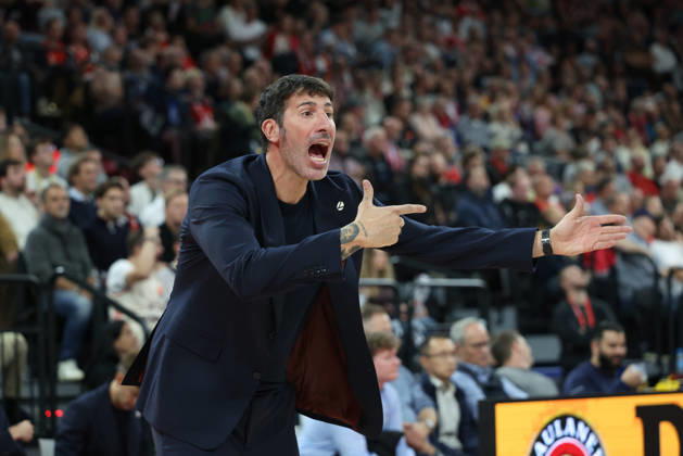 Alex Mumbru, head coach of Virtus Bologna, gesturing; gestures, emotions, facial expressions, GER, FC Bayern Basketball vs. Virtus Bologna, basketball, EuroLeague, Matchday 4, 2026–2027 season, October 8, 2026, GER, FC Bayern Basketball vs. Virtus Bologna, basketball, EuroLeague, Matchday 4, 2026–2027 season, October 8, 2026, Munich Copyright: xEibner-Pressefoto JennixMaulx EP_JML