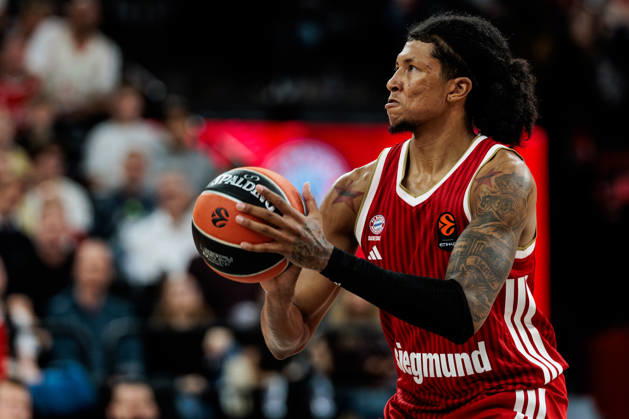 MUNICH, GERMANY - OCTOBER 08: Marjon Beauchamp (FC Bayern Muenchen, 3) shooting from the freethrow line during the Turkish Airlines EuroLeague match between FC Bayern Muenchen vs. Virtus Bologna at SAP Garden on round 4 of Turkish Airlines EuroLeague on October 08, 2026 in Munich, Germany. Bavaria Germany Copyright: xSteffiexWunderlx