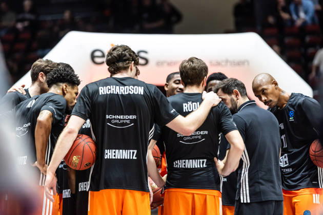 October 7, 2026, GER, BKT Eurocup, Basketball, Chemnitz, Niners Chemnitz vs. Neptunas Klaipeda; Niners Chemnitz line up together before the game at Chemnitz Messe, Chemnitz, Saxony, Germany