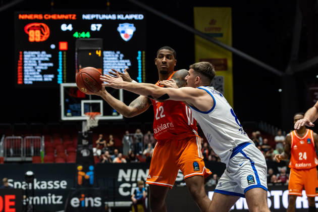 October 7, 2026, GER, BKT Eurocup, Basketball, Chemnitz, Niners Chemnitz vs. Neptunas Klaipeda, Nighael Ceaser (Niners Chemnitz), 22, Mindaugas Girdziunas (Neptunas Klaipeda), 8, Chemnitz Messe, Chemnitz, Saxony, Germany