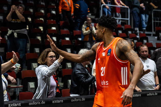 October 7, 2026, GER, BKT Eurocup, Basketball, Chemnitz, Niners Chemnitz vs. Neptunas Klaipeda vs. Urald King vs. Niners Chemnitz, 20 thanks the fans at the Chemnitz Trade Fair, Chemnitz, Saxony, Germany