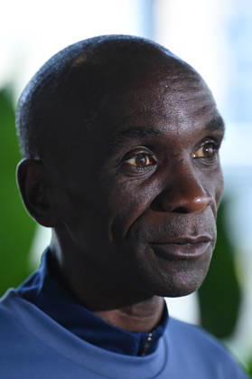 ELIUD KIPCHOGE MELBOURNE MARATHON OP, Elite marathon athlete Eliud Kipchoge speaks to media at a door stop during a fan event ahead of the Melbourne Marathon, in Melbourne, Friday, October 9, 2026. ( NO ARCHIVING MELBOURNE VICTORIA Australia Copyright: xJAMESxROSSx 20261009162844543890
