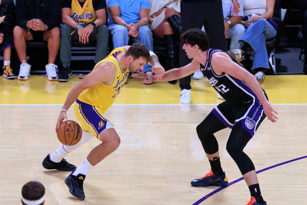 October 8, 2026, Los Angeles, California, USA: Luka Doncic 77 of the Los Angeles Lakers drives against Maxime Raynaud 42 of the Sacramento Kings during a preseason NBA, Basketball Herren, USA game on Thursday October 8, 2026 at Crypto.com Arena in Los Angeles, California. JAVIER ROJAS PI Lakers Vs. Kings  - ZUMAp124 20261008_zaa_p124_004 Copyright: xJavierxRojasx