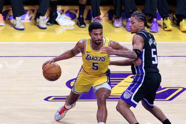 October 8, 2026, Los Angeles, California, USA: Quentin Grimes 5 of the Los Angeles Lakers is defended by Darius Acuff Jr 5 of the Sacramento Kings during a preseason NBA, Basketball Herren, USA game on Thursday October 8, 2026 at Crypto.com Arena in Los Angeles, California. JAVIER ROJAS PI Lakers Vs. Kings  - ZUMAp124 20261008_zaa_p124_005 Copyright: xJavierxRojasx