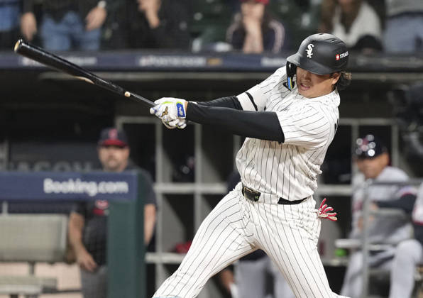 Baseball: Division Series between Guardians and White Sox Chicago White Sox first baseman Munetaka Murakami hits a single in the fifth inning of Game 4 of the American League Division Series against the Cleveland Guardians at Rate Field in Chicago on Oct. 8, 2026. A14AA0005630508P