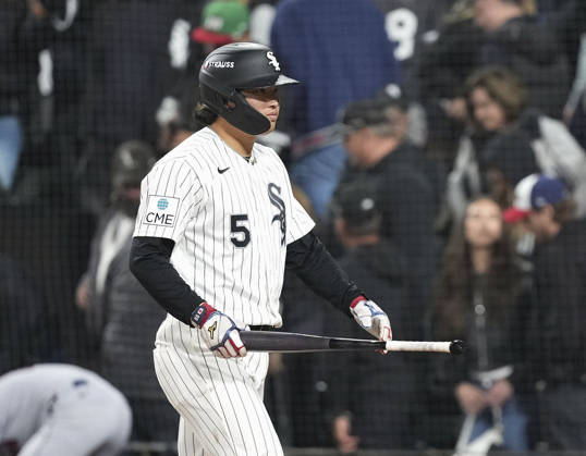 Baseball: Division Series between Guardians and White Sox Chicago White Sox first baseman Munetaka Murakami leaves the field following a 9-5 loss to the Cleveland Guardians in Game 4 of the American League Division Series at Rate Field in Chicago on Oct. 8, 2026. A14AA0005630514P